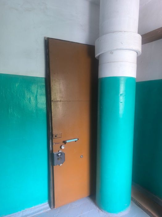 Продам дверь входную железную