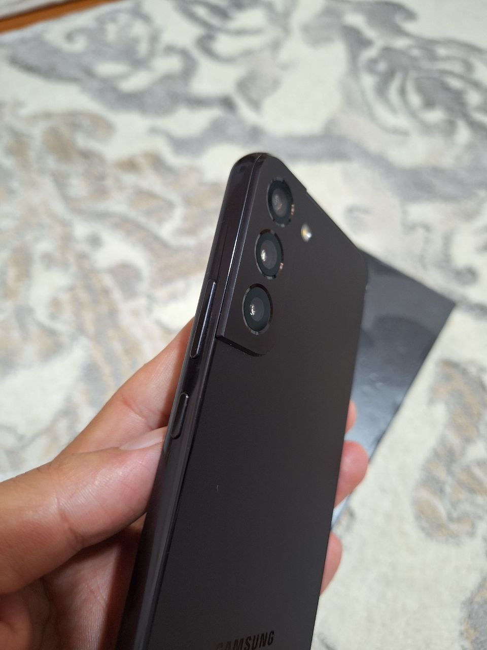 Samsung Galaxy S22 Phantom black идеал холатта
