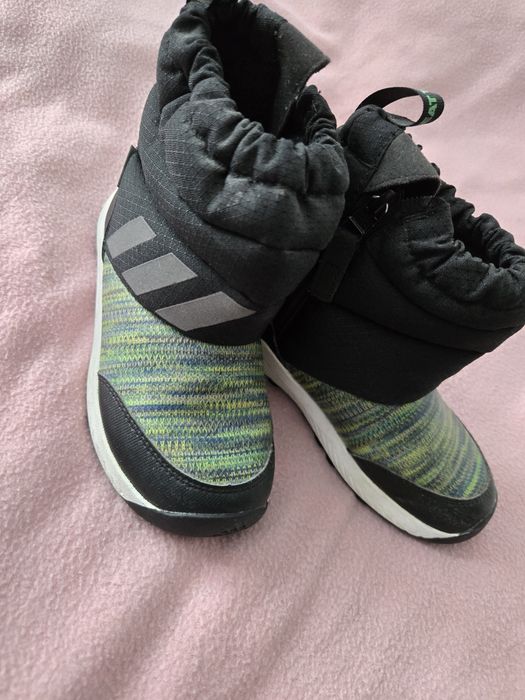 Детски зимни ботуши.