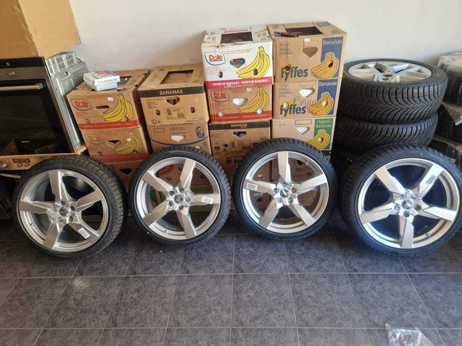 Audi TT R19 8S0 601 025 AG 
4 броя оригинални джанти