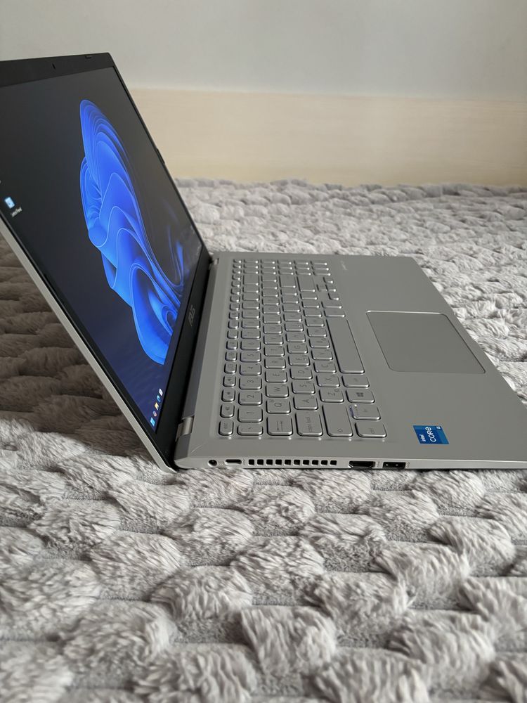 Продавам лаптоп ASUS VivoBook X515EA