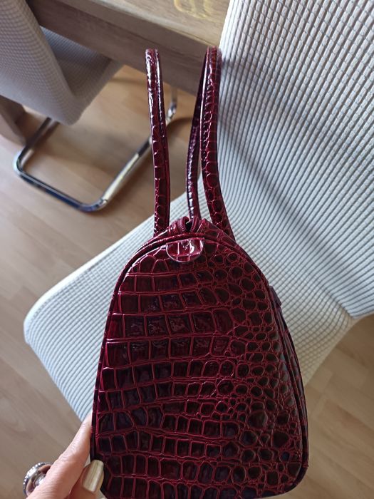 Дамска лачена чанта CARPISA