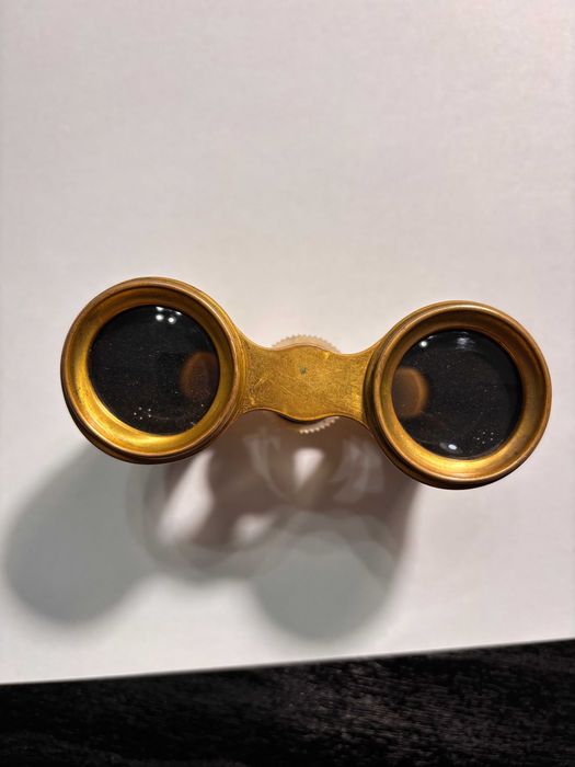 Binoclu antic din sidef si alama