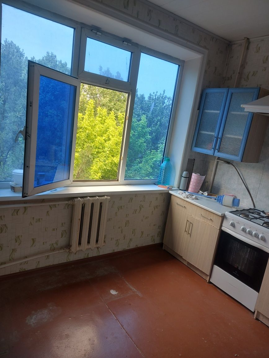 Толстой 12 3хонали 4 этаж урта падезд кв срочна сотилади