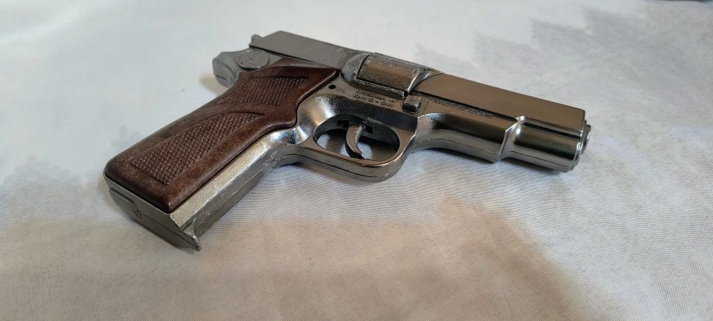 Метален пистолет с капси Smith & Wesson 915