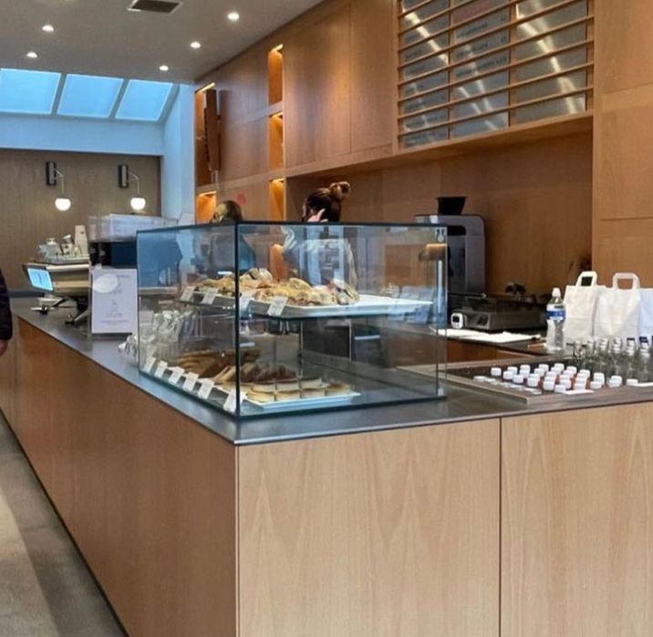 Витрины стеклянные изделия раскрой стекла и зеркало