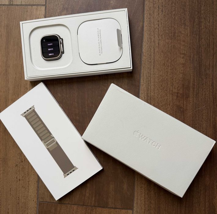 Apple Watch Ultra 2 (GPS + Cellular), 49mm, Titanium Case