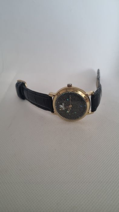 Часовник Swarovski