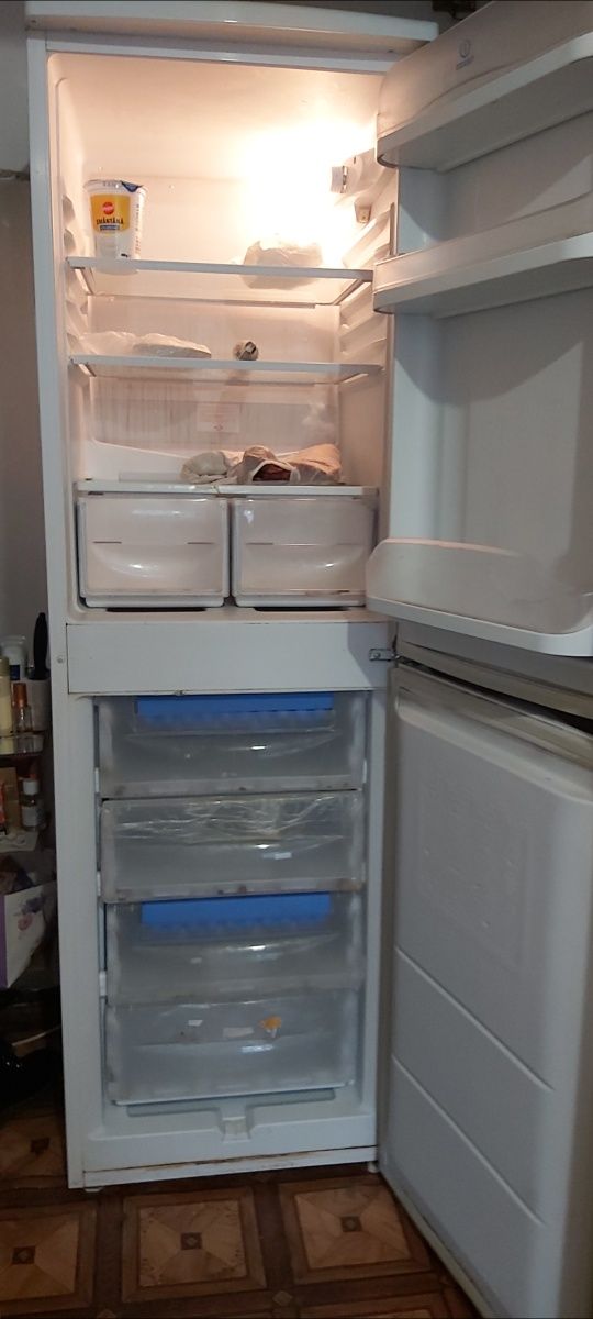Combină frigorifica Indesit