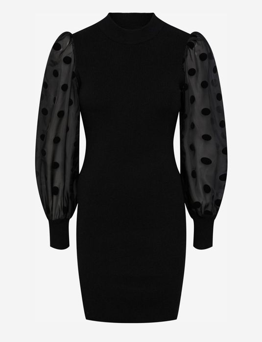 Плетена рокля с тюлени буфан ръкави на точки