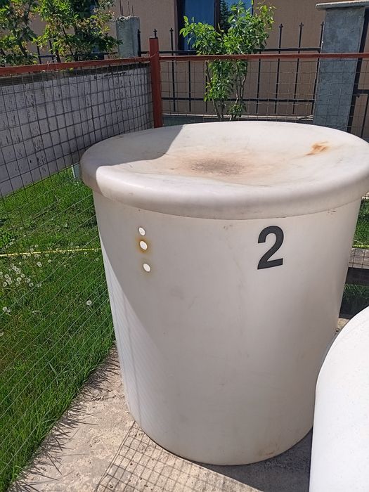 Vind butoi de plastic