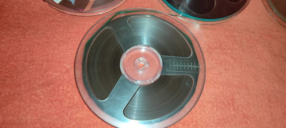 5 bucati 
role magnetofon cu banda 
diametrul la rola 18 cm