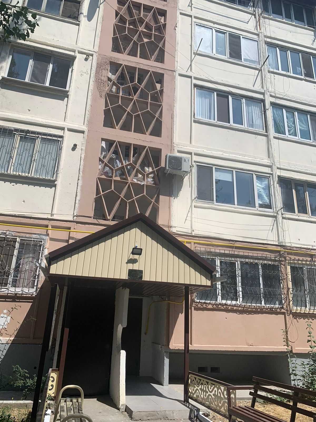 Продается 1 ком.кв. в 8 микр. возможен обмен