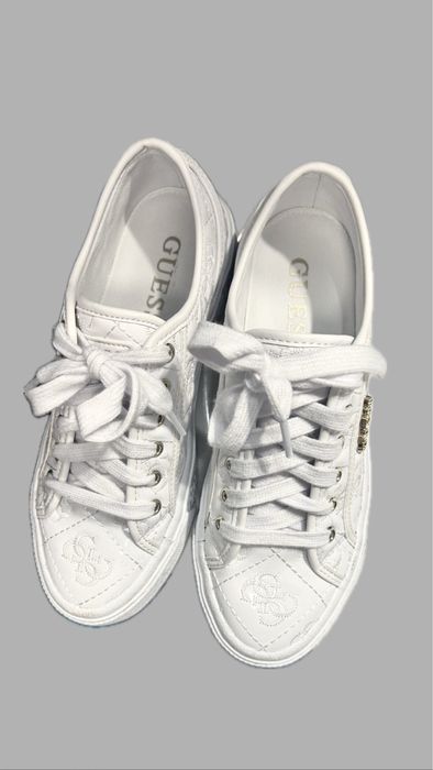 Vand adidasi guess originali