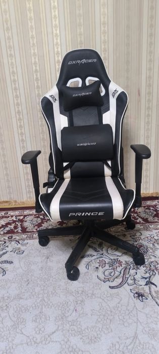 Игровое DXRacer GC/P132/NW, черный, белый