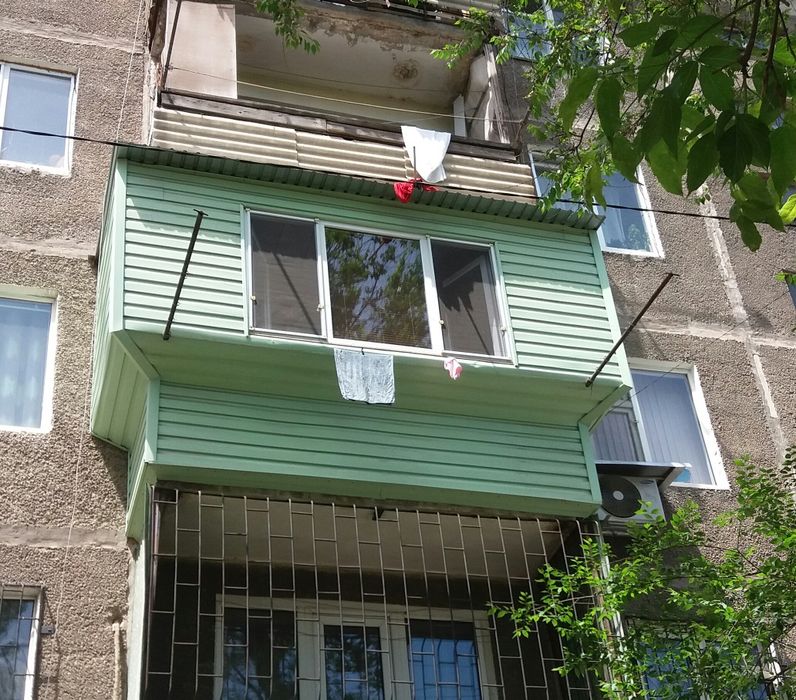 обшивка балкона с сайдингом и утеплённые лодж тож
