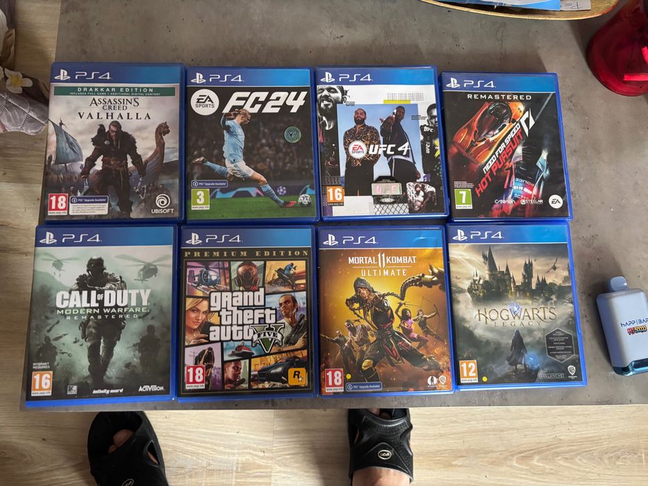 PlayStation 4 с 6 игри и 2 джойстика