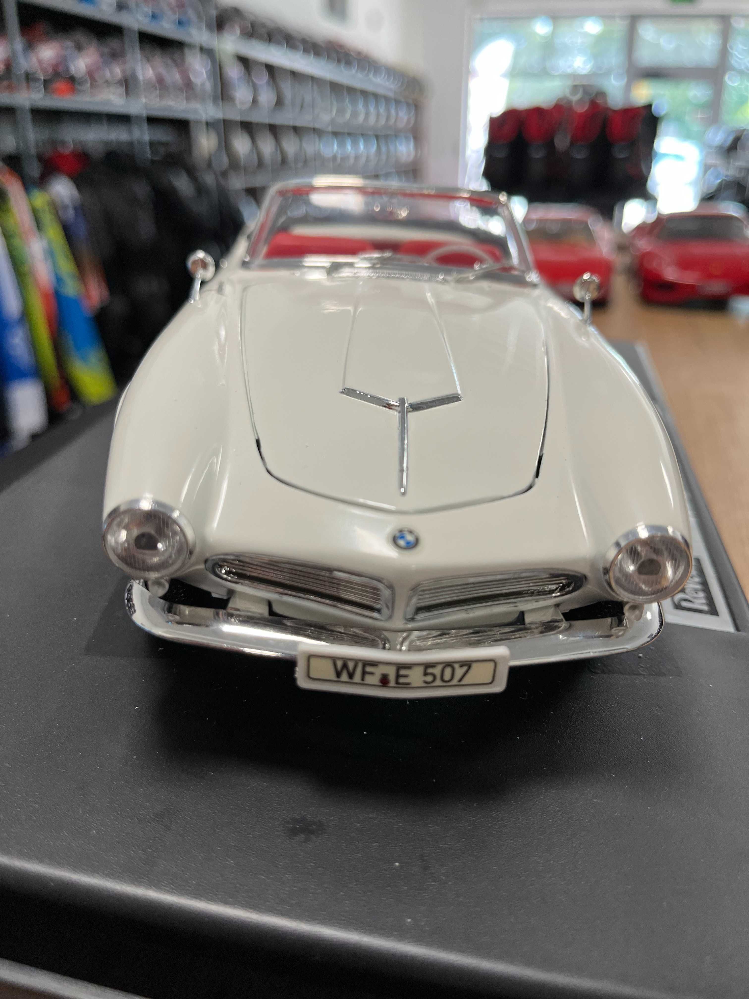 Чисто нов REVELL метален колекционерски модел BMW 507 Touring Sport