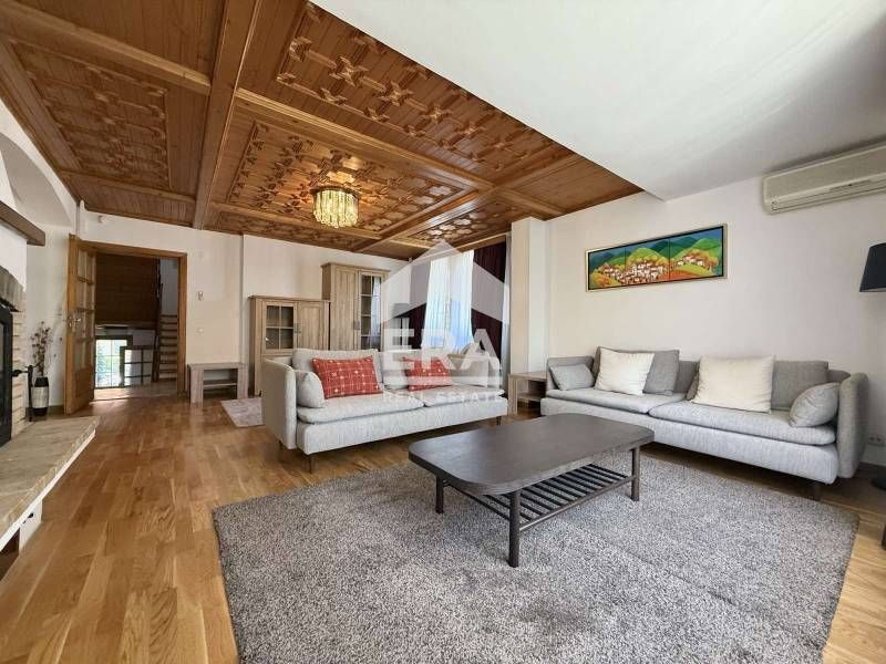 Чаровна къща с голям красиво озеленен двор под наем в кв. Симеоново