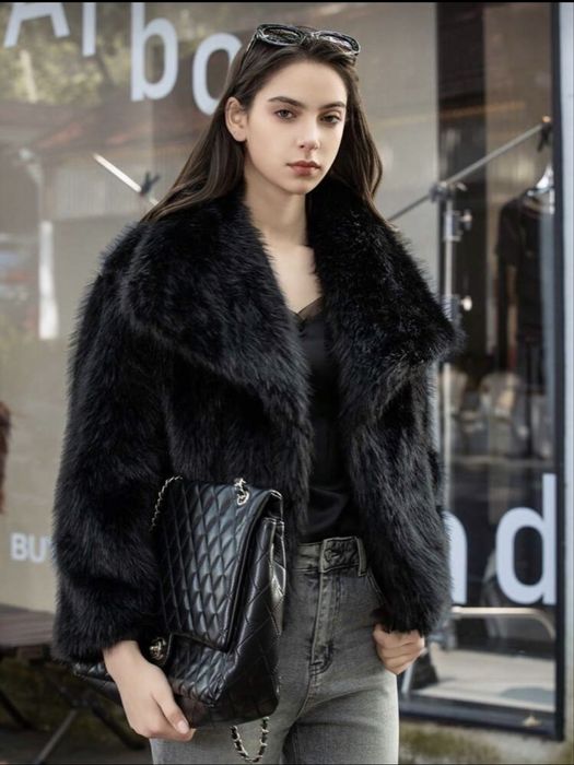 Черно пухено якенце