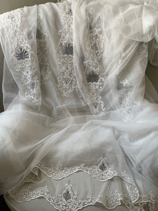 Перде с бродерия широко 2.9 м дълго 2.65 м