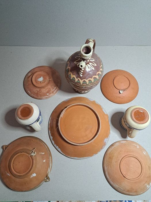 Vase din ceramică, din România.