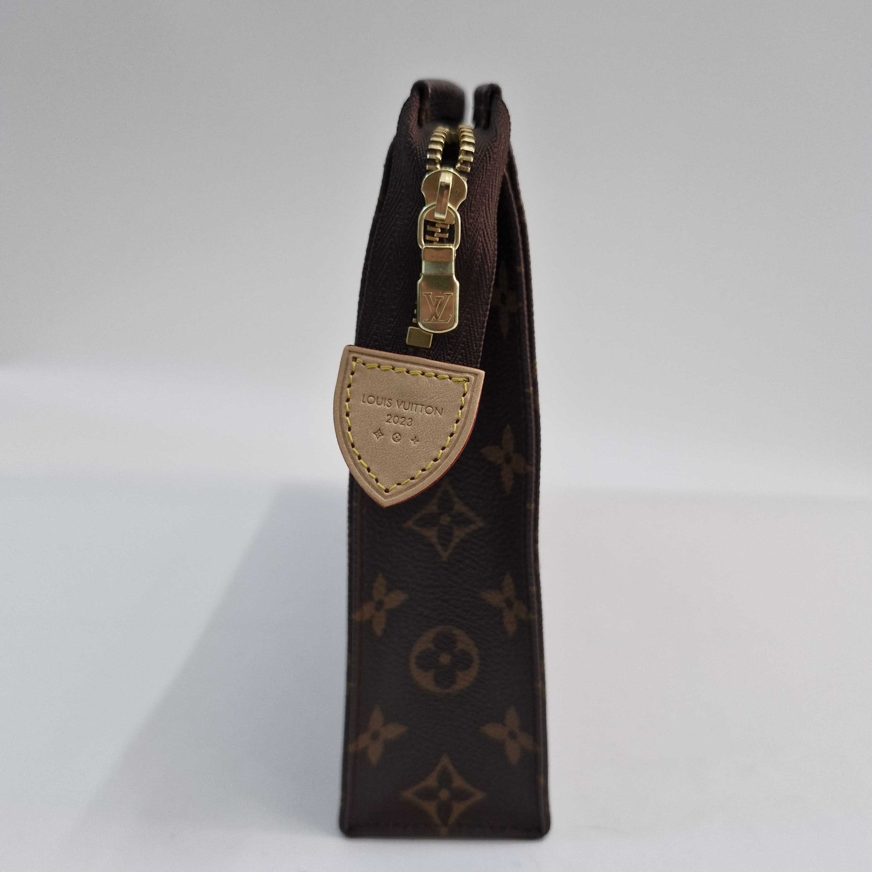 Liquid Money vinde - Geanta Louis Vuitton Toiletry Pouch -2023 Edition
