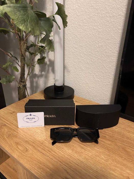 Ochelari de soare Prada