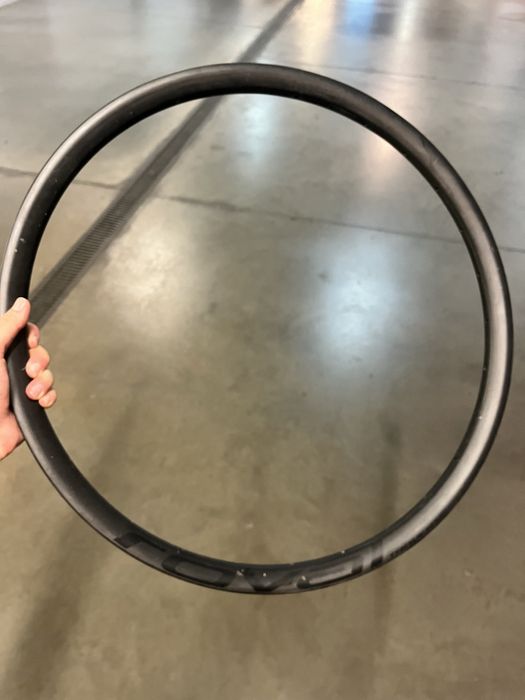 Карбонова шина - Roval traverse 27.5