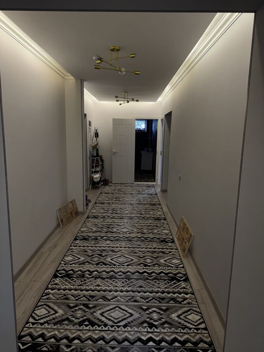 Продаётся 3 комнатная квартира напротив  тотус лаваш мархабо,кирпич