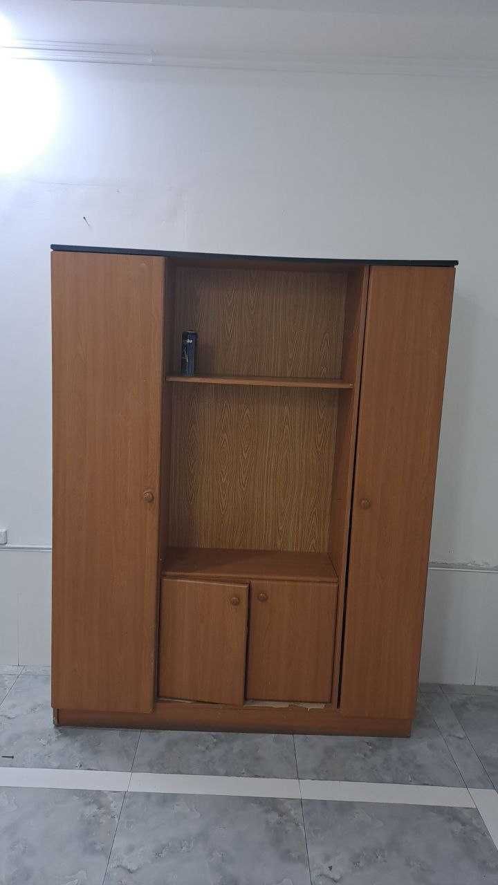 Продаётся офисный мебель-шкаф в среднем состояние