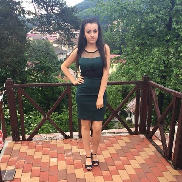 Vând rochițe și pantaloni bărbătești