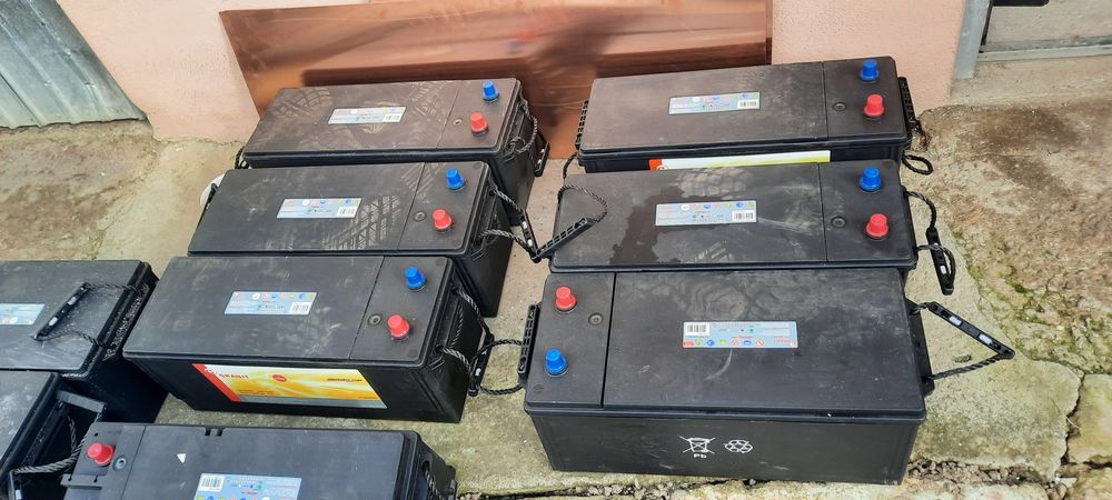 De vânzare diferite bateri noi