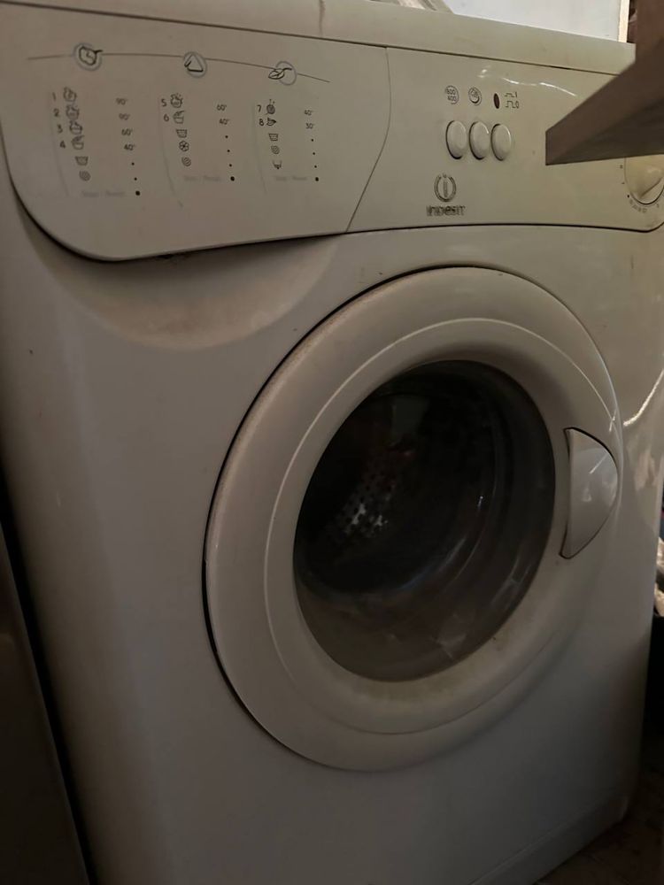 Стиральная машинка INDESIT