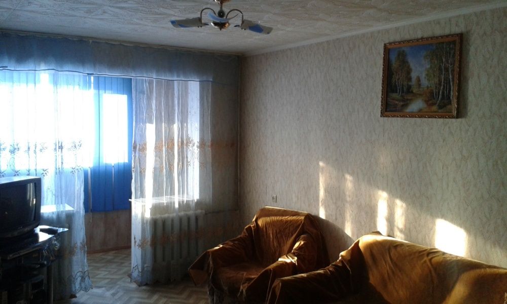 Сдам  двух комнатную кв-ру в 15 м-оне. Без посредников