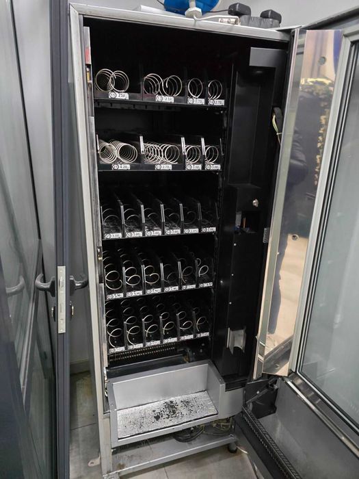 Вендинг снакс машина