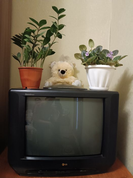 Продам телевизор