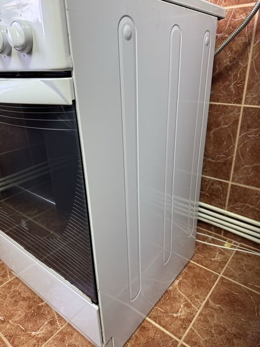 Aragaz Indesit stare foarte buna