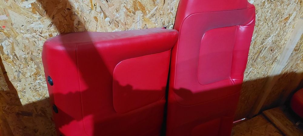 Продавам червен кожен салон за VW New beetle