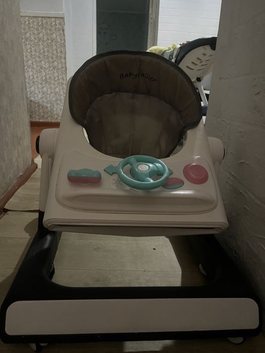 Продам детские ходунки каталка. В очень хорошем качестве.