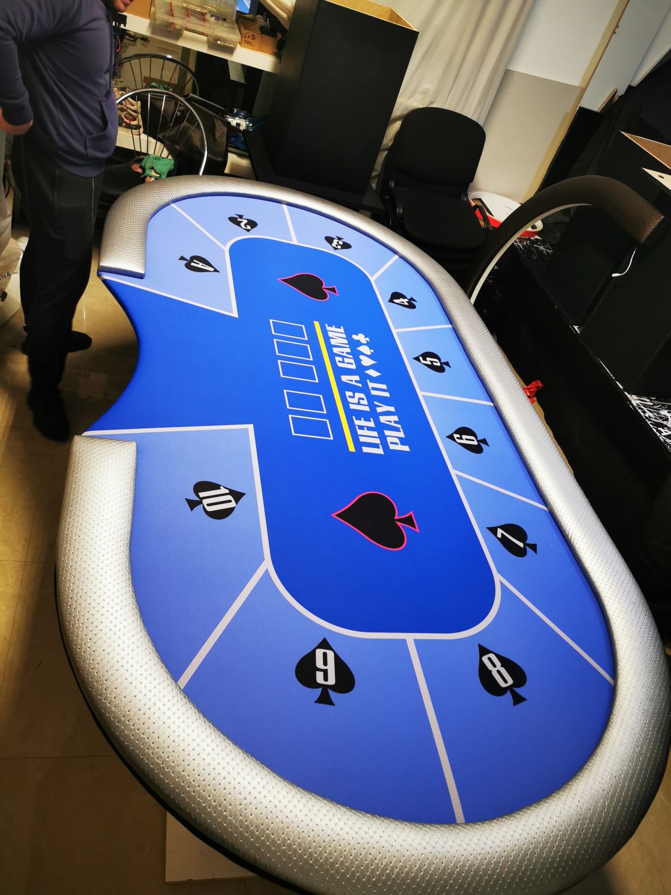 Masa de poker la comamda