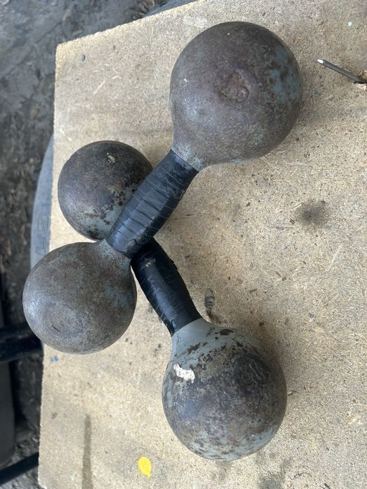 Продам гантели по 6 кг