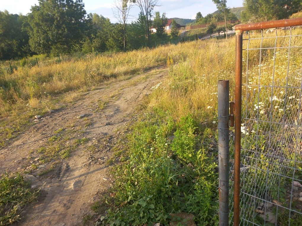 Vând teren intravilan 1200mp la intrarea în Vulcan .