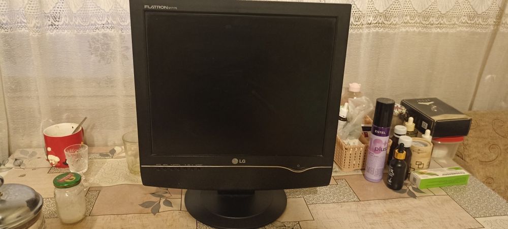 Продаю монитор LG M1717SD