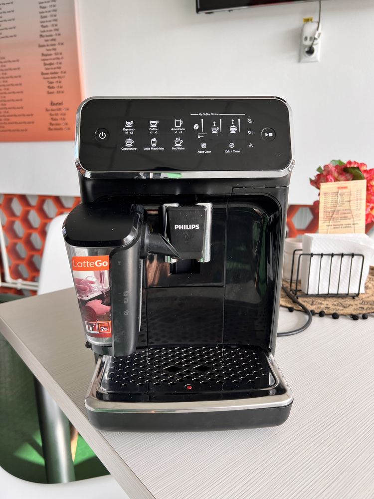 Espressor automat PHILIPS Seria 3200 LatteGo