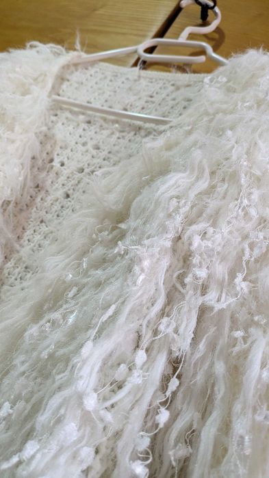 Cardigan drăguț cu croială deschisă și franjuri – primăvară/toamnă