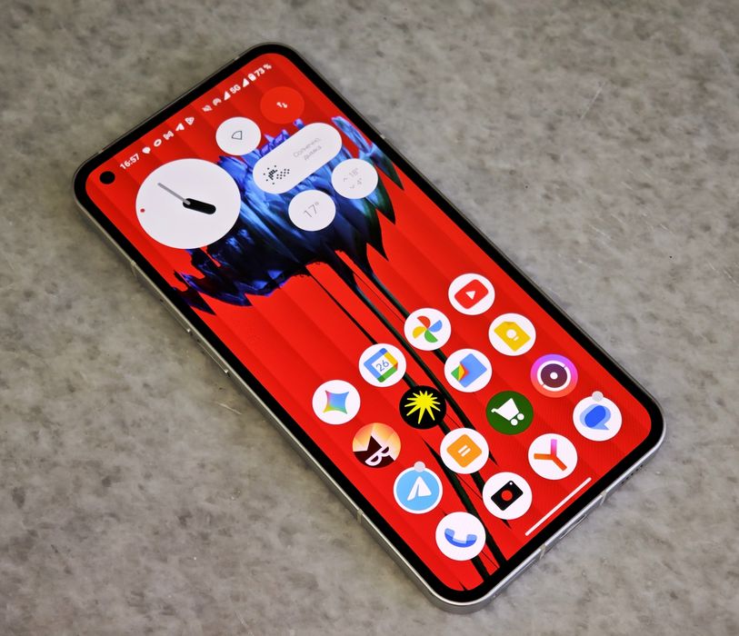 Продам смартфон Nothing phone 1