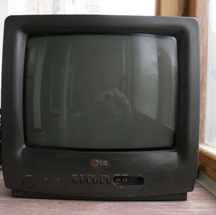 продам телевизор LG