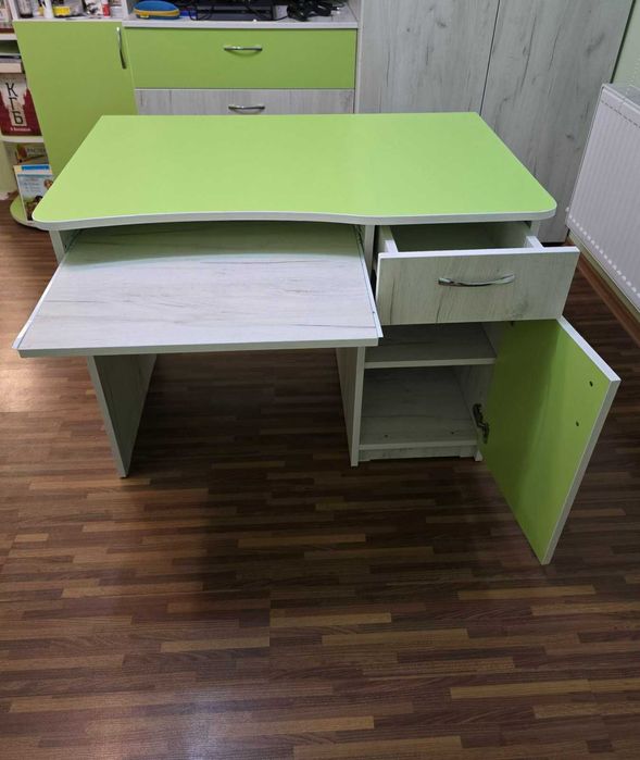 Ученическо бюро в отлично състояние