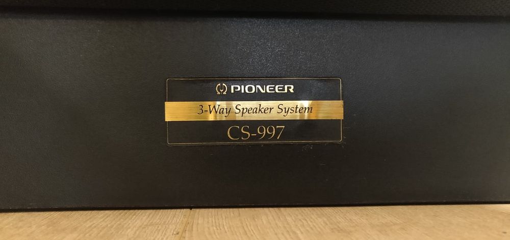 Amplificator și egalizator marca Kenwood, boxe Pioneer CS997